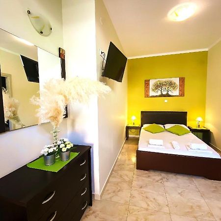 Elia Beach Modern Suites Flojitá Kültér fotó