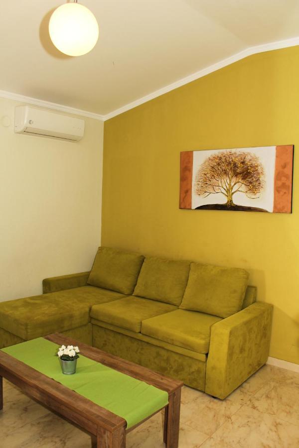 Elia Beach Modern Suites Flojitá Kültér fotó