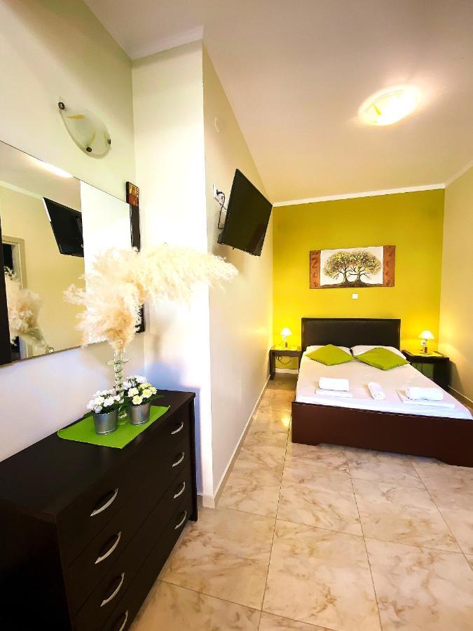 Elia Beach Modern Suites Flojitá Kültér fotó