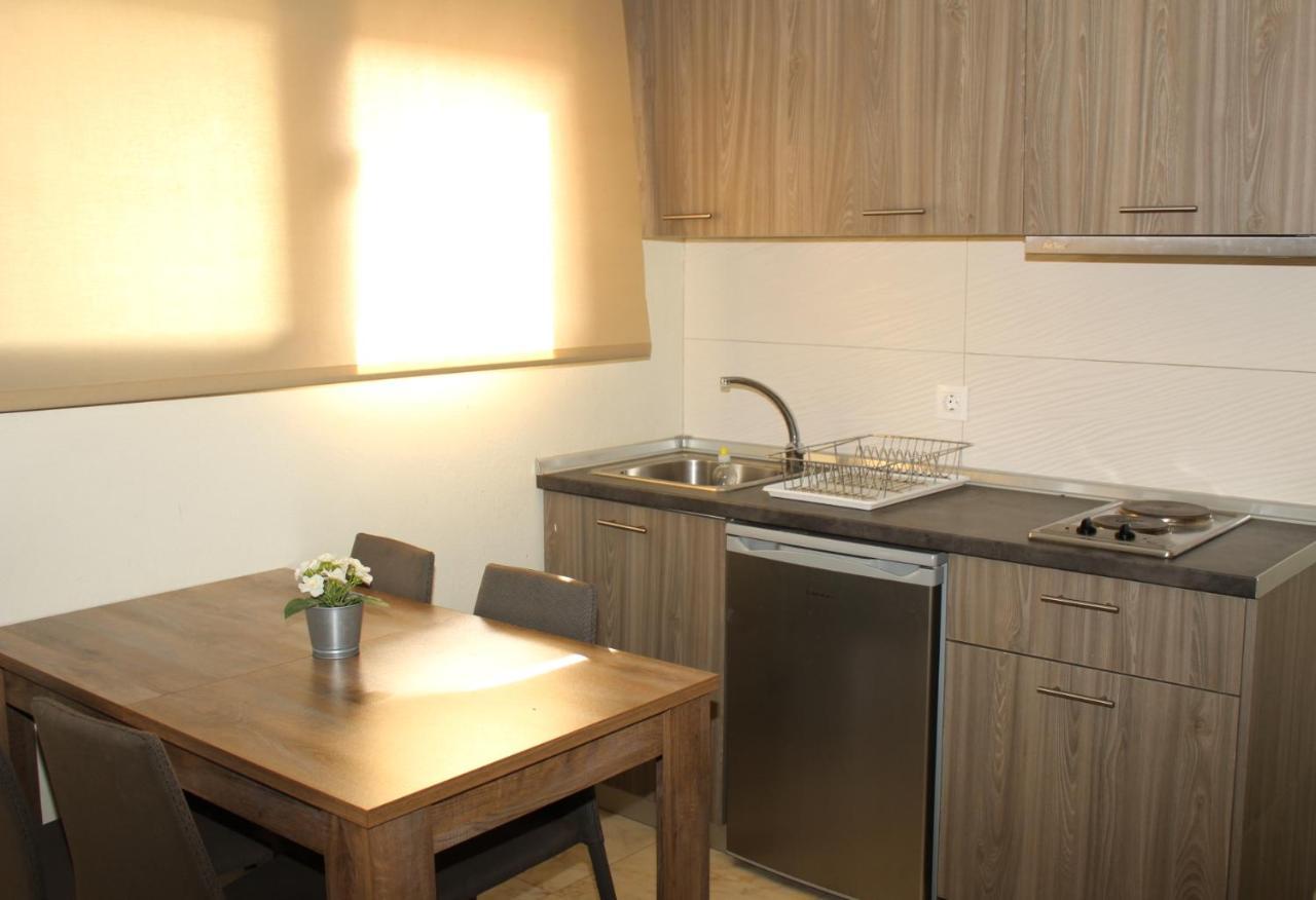 Elia Beach Modern Suites Flojitá Kültér fotó