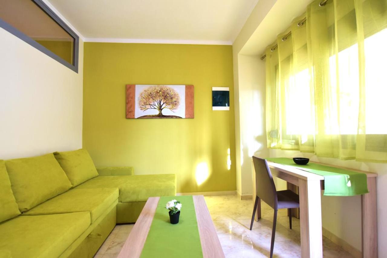 Elia Beach Modern Suites Flojitá Kültér fotó