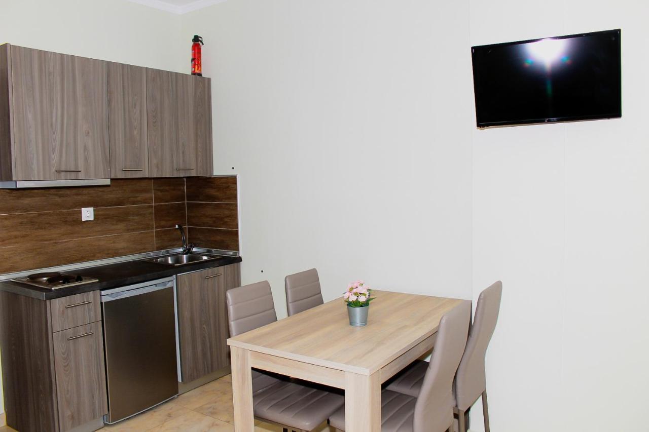 Elia Beach Modern Suites Flojitá Kültér fotó